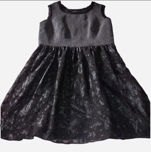 Gothic Lace Dress - Picture 8 of 16